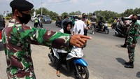 Namun sekali lagi yang paling penting adalah peran dan kesadaran dari masyarakat itu sendiri. Kepatuhan mengikuti protokol Kesehatan adalah mutlak.   