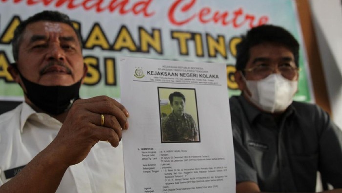 Tim Kejagung tangkap eks Kadis Kesehatan Kolaka Timur, dr Herry Faisal, yang buron 4 tahun usai divonis kasus korupsi 2014 (dok. Istimewa)