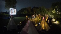 Guna mencegah penyebaran virus Corona, bioskop outdoor itu pun menerapkan sejumlah protokol kesehatan serta social distancing atau jaga jarak.