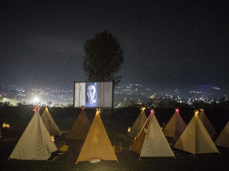 Unik! Bandung Punya Bioskop di Ruang Terbuka Lho