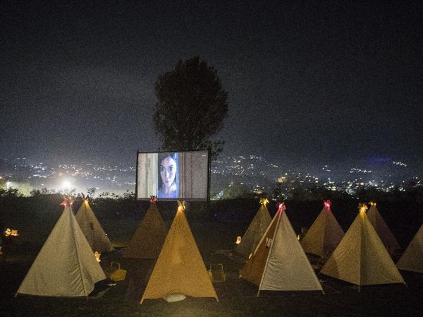 Unik! Bandung Punya Bioskop di Ruang Terbuka Lho