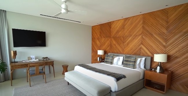 Ini adalah potret dari salah satu kamar tidur di dalam villa. Terlihat sangat nyaman bukan? Foto: YouTube/Nikita Willy Official