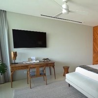 Ini adalah potret dari salah satu kamar tidur di dalam villa. Terlihat sangat nyaman bukan? Foto: YouTube/Nikita Willy Official