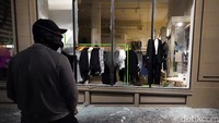 Aksi demo juga sempat berlangsung ricuh mengakibatkan kaca sebuah toko pecah di Portland (Foto AP / Marcio Jose Sanchez)
