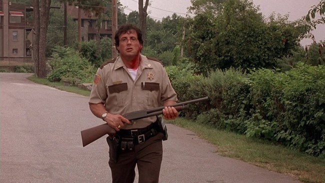 Sylvester Stallone menambah bobotnya 18 kg untuk peran di Cop Land. Setiap hari aktor laga ini sarapan blueberry cheesecake dan beberapa tangkup French toast isi whipped cream, selai kacang dan cookies gandum. Dia juga makan pancake, kentang goreng dan minum segalon susu cokelat. Foto: Istimewa