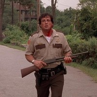 Sylvester Stallone menambah bobotnya 18 kg untuk peran di Cop Land. Setiap hari aktor laga ini sarapan blueberry cheesecake dan beberapa tangkup French toast isi whipped cream, selai kacang dan cookies gandum. Dia juga makan pancake, kentang goreng dan minum segalon susu cokelat. Foto: Istimewa