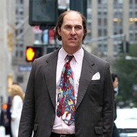 Selama 6 bulan, Matthew McConaughey hanya makan cheeseburger agar berat badannya bisa naik 21 kg untuk flm Gold. Makanan favoritku cheeseburger, jadi aku makan cheeseburger setiap waktu. Aku bikin sendiri cheeseburger. Mencoba semua restoran cepat saji yang belum pernah saya datangi, atau hanya ke situ sekali, paparnya. Foto: Istimewa