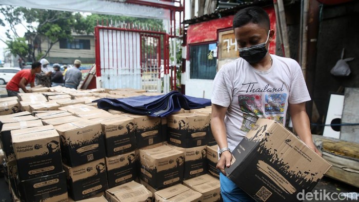 Bansos COVID-19 Tahap 9 Pemprov DKI Mulai Disalurkan Pemprov DKI Jakarta menyediakan bantuan sosial untuk para warganya. Bansos COVID-19 ini pun mulai disalurkan.