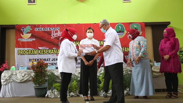 Kemensos Salurkan Bantuan Keserasian Sosial dan Kearifan Lokal