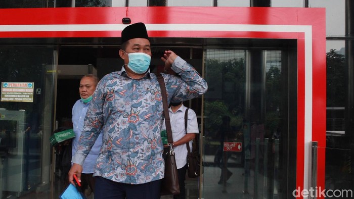 Koordinator Masyarakat Anti Korupsi Indonesia (MAKI) Boyamin Saiman dipanggil KPK untuk dimintai klarifikasi soal uang SGD 100 ribu.