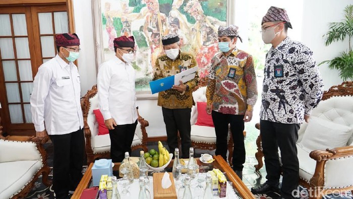 Bupati Abdullah Azwar Anas