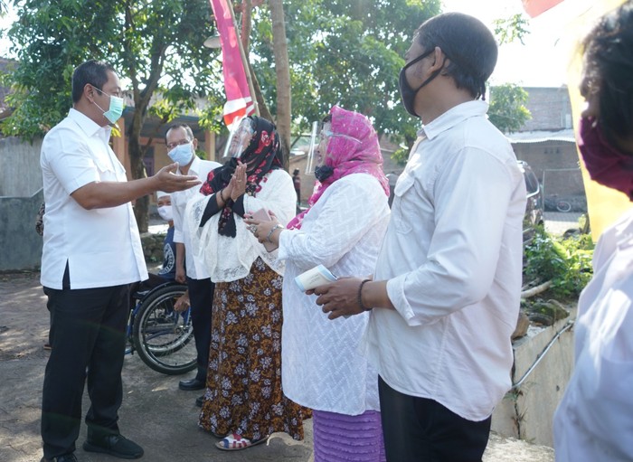 Calon petahana Wali Kota Semarang Hendrar Prihadi mendapat berbagai dukungan dan doa untuk kesembuhan dirinya dari penyakit COVID-19.