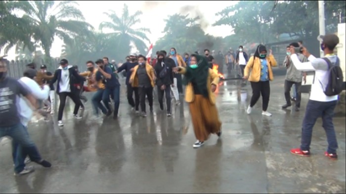 Demo omnibus law di Kaltim ricuh