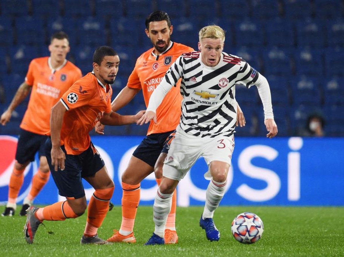 Donny van de Beek sadar Manchester United harus tampil lebih baik. (Foto: Getty Images/Burak Kara)