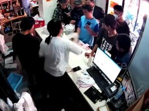 Emosi Berat! Pengantar Makanan Ini Berakhir Dipukuli Pegawai Restoran