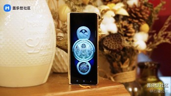 Layar bagian luar berukuran 6,2 inch (Foto: Samsung Member China)