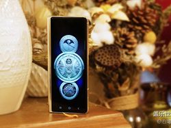 Dear Sultan, Ini HP Layar Lipat Mewah Samsung Harga Rp 43 Juta