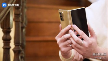 Ponsel layar lipat ini masih mengusung baterai 4.500 mAh. (Foto: Samsung Member China)