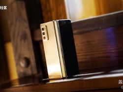 Dear Sultan, Ini HP Layar Lipat Mewah Samsung Harga Rp 43 Juta