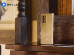 Dear Sultan, Ini HP Layar Lipat Mewah Samsung Harga Rp 43 Juta