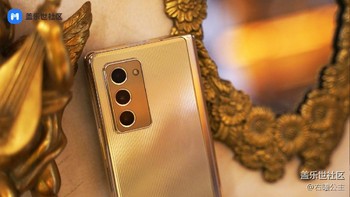 Ada tiga kamera belakang, ukurannya masing-masing 12 MP. (Foto: Samsung Member China)