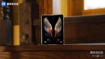 Layar bagian dalam berukuran 7,6 inch. (Foto: Samsung Member China)