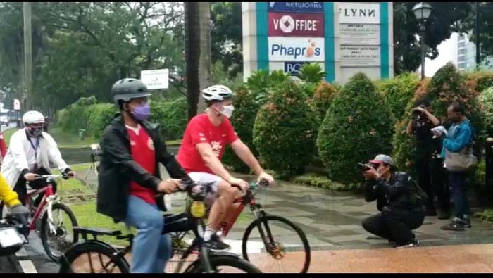 Gubernur DKI Jakarta Anies Baswedan gowes bareng para dubes negara Nordik