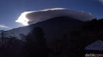 Subhanallah, Dua Awan Lentikularis Hiasi Langit Gunung Welirang-Anjasmoro