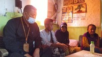 Ditemui wartawan, Kamis (5/11/2020) siang, Akbar membenarkan pemulung yang fotonya viral tengah membaca Al-Quran tersebut adalah dirinya.