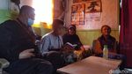Ini Sosok Pemulung Viral yang Baca Alquran di Trotoar