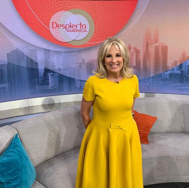 Jill Biden memiliki nama asli Jill Tracy Jacobs. Jill lahir pada 3 Juni 1951 di New Jersey, Amerika Serikat. Selama sang suami, Jode Biden, maju sebagai calon presiden Amerika Serikat dari partai Demokrat, Jill selalu mendukungnya. Foto: Instagram @drbiden