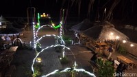 Wisatawan bisa menghabiskan malam di restoran-restoran yang berderet di kawasan ini. Warna-warni lampu dengan beragam konsep desain eksterior dan interior bisa menjadi sarana berfoto sambil menikmati ragam kuliner (Faizal Amiruddin/detikTravel)