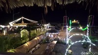 Di pusat kuliner ini, para pelaku usaha terus berlomba-lomba menata keindahan demi memikat wisatawan untuk singgah. Alhasil kini kawasan itu semakin cantik terutama di malam hari (Faizal Amiruddin/detikTravel)