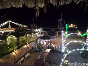 Pangandaran Punya Kampung Turis Pamugaran yang Hits di Malam Hari