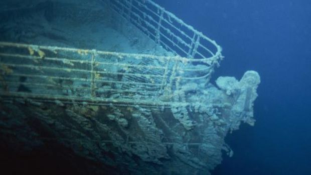 Titanic tenggelam di kedalaman