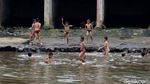 Kegirangan di Water Park Kanal Banjir Barat