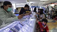 Walaupun saat ini kondisi ekonomi belum begitu berangsur pulih, hal itu tidak menyurutkan semangat para pedagang untuk kembali berjualan di tengah masa PSBB transisi ini. 