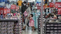 Kebijakan tersebut yaitu menjaga stabilitas harga dan pasokan barang kebutuhan pokok (bapok) dan meningkatkan konsumsi masyarakat.