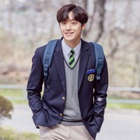 Nama Lee Do Hyun melambung sejak beradu akting dengan IU di drama Korea Hotel Del Luna. Aktor Korea ini lalu menjadi pemeran utama drakor 18 Again dan Sweet Home. Ia memulai debut akting pada 2017 lewat drakor Prison Playbook.  Foto: Dok. Instagram