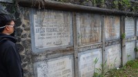 Ada juga makam laci. Disebut makam laci karena bentuknya menyerupai laci dan tempat pemakamannya yang bisa ditarik keluar. Di pemakanan Pandu ada 2 kompleks Makam Laci yang terpisah. Masing-masing memiliki 52 kolom laci terbagi dalam barisan memanjang dan bertingkat dua. (Siti Fatimah/detikcom)