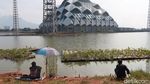 Foto: Saat Masjid Jadi Tempat Mancing Ikan