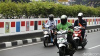 Selain itu, dinding underpass juga dipercantik dengan cat merah putih.