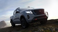 Nissan telah merombak Nissan Navara. Kini, pikap kabin ganda tersebut menerima beberapa pembaruan kosmetik, teknologi dan fitur keselamatan. Foto: Dok. Nissan
