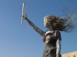 Foto: Patung Indah dari Sisa-sisa Ledakan Beirut