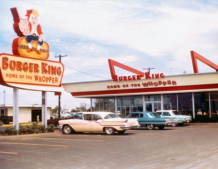Pelanggan Diminta Makan di McD dan Warteg, Ini Fakta Sejarah Burger King.