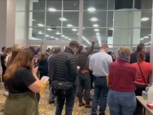 Pendukung Trump Ngamuk Minta Penghitungan Suara di Michigan Disetop