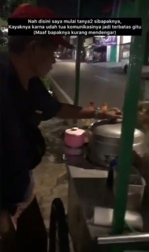Penjual Bakso Jualan Sampai Malam