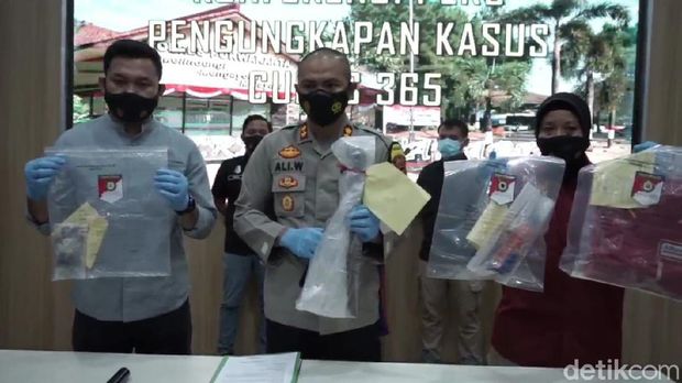 Paisal Muhammad (23) diringkus jajaran Satreskrim Polres Purwakarta, ia terbukti melakukan tindakkan melanggar hukum dengan melakukan perampokkan menggunakan senjata tajam ke sejumlah minimarket.