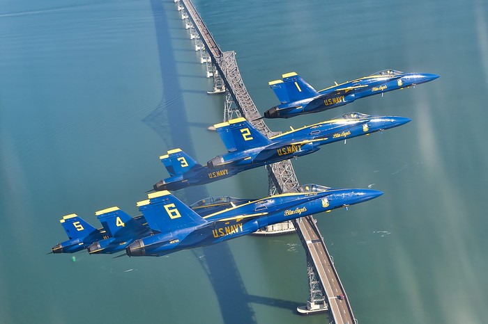 Pesawat F/A-18 Hornet milik Blue Angels