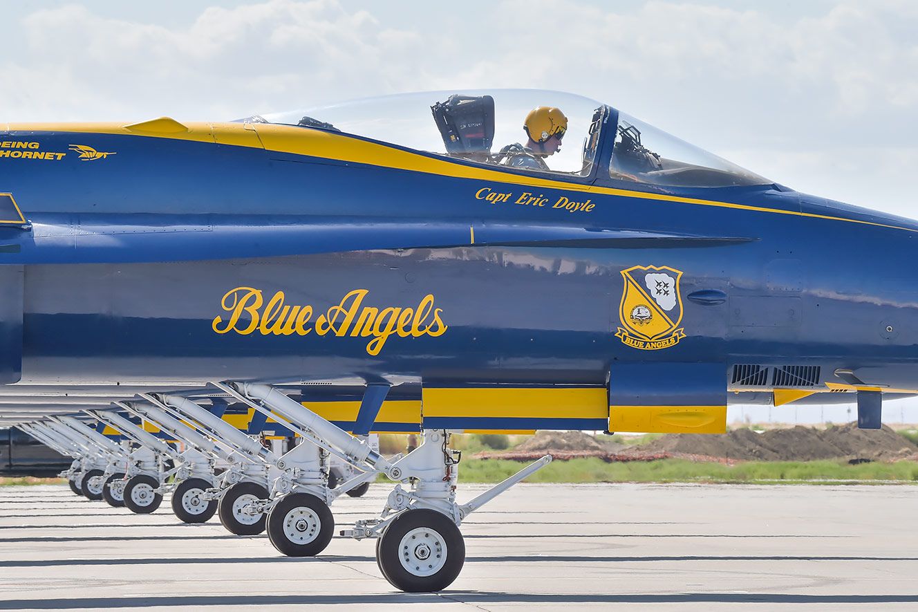 Pesawat F/A-18 Hornet milik Blue Angels